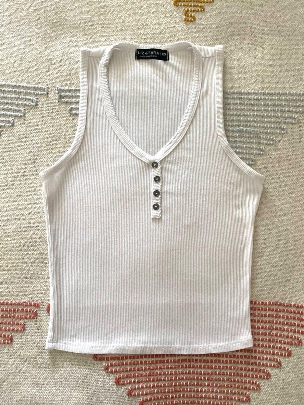 Liz & Sara White Ribbed Tank Top
